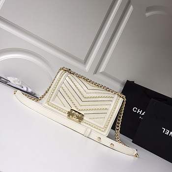 forubags Chanel boy bag in white &gold hardware