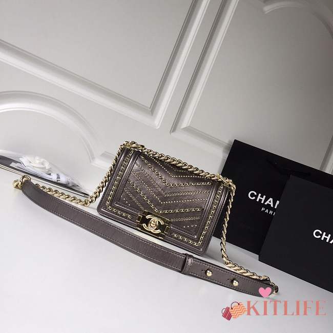 forubags small Chanel boy bag with gold hardware - 1