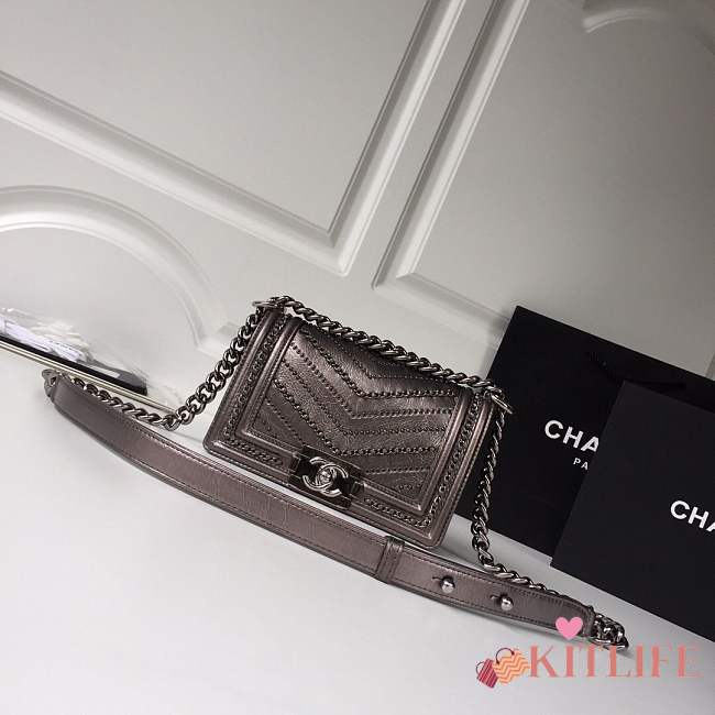 forubags small Chanel boy bag with silver hardware - 1