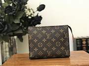 Forubags LV TOILETRY POUCH 19 M47544  - 1