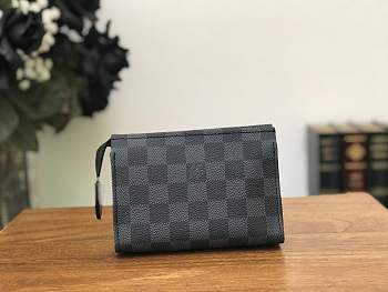 forubags  LV toiletry pouch 15 N47546 68771 