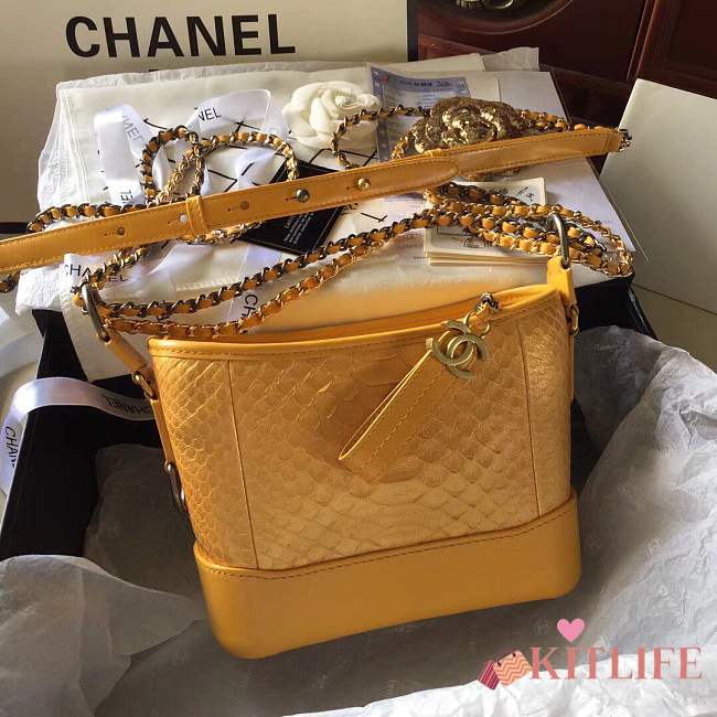Forubags Chanel Gabrielle python Bag yellow - 1