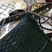 Forubags Chanel Gabrielle python Bag Green - 2