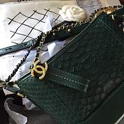 Forubags Chanel Gabrielle python Bag Green - 4