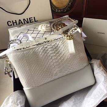 Forubags Chanel Gabrielle python Bag White