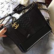 Forubags Chanel Gabrielle python Bag Black - 1