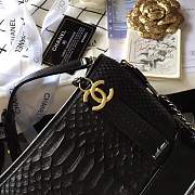 Forubags Chanel Gabrielle python Bag Black - 6