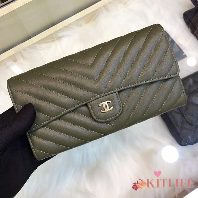 Chanel Wallet calfskin in Green With Gold Hardware 80758 - 1