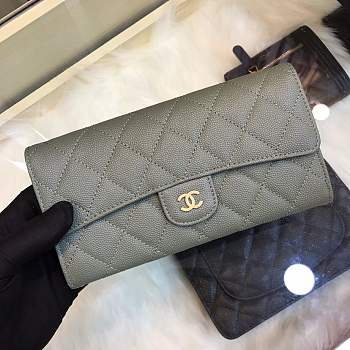 Chanel Wallet Caviar in green With Gold Hardware