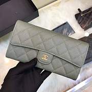 Chanel Wallet Caviar in green With Gold Hardware - 2