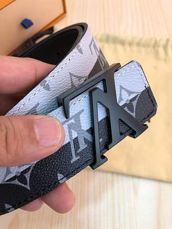  Louis Vuitton belt black buckle