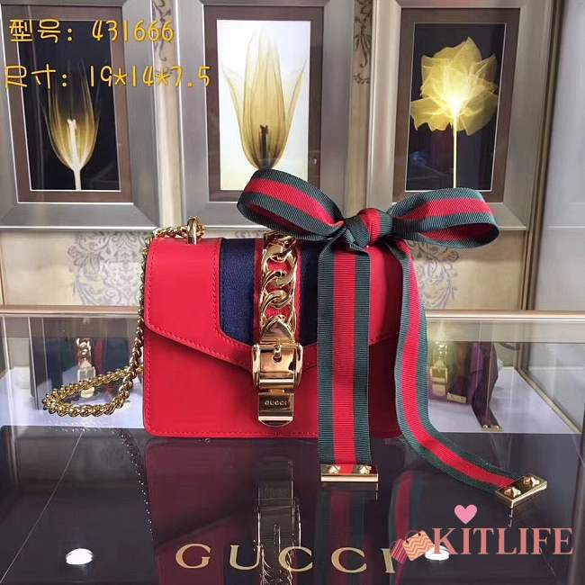 Forubags Gucci Sylvie Leather mini Bag 431666 red - 1