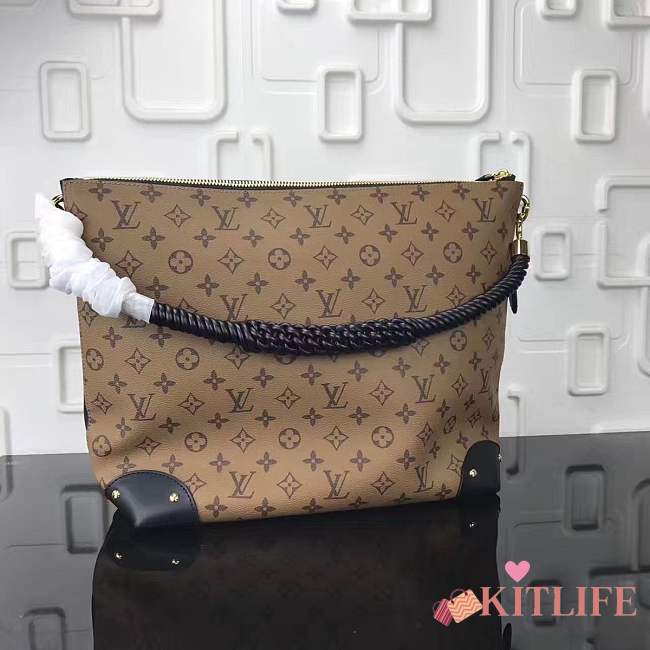 forubags  Louis Vuitton triangle softly Nicolas Ghesquiere M44130  - 1