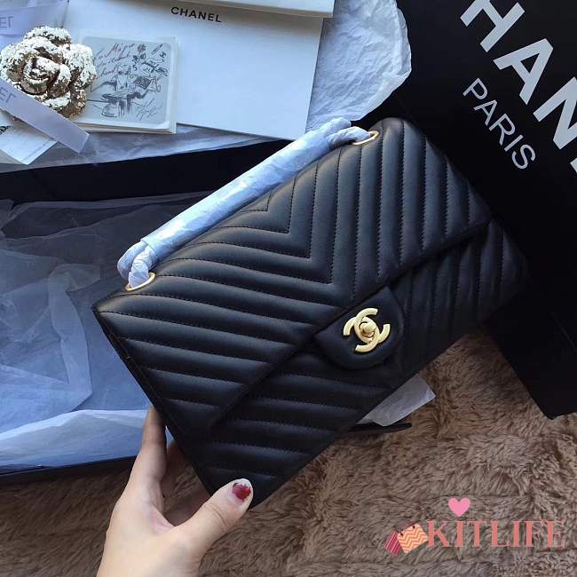 Forubags Chanel Chevron flap bag black lambskin gold metal medium A01112 - 1