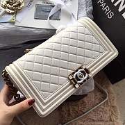 Forubags Chanel Boy Bag Lambskin with handle white - 4