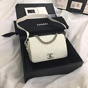 CHANEL New summer 2019 Rhombohedral bag S0574# white - 1