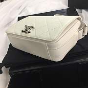 CHANEL New summer 2019 Rhombohedral bag S0574# white - 5