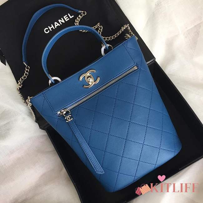 Forubags Chanel bucket bag Calfskin & Silver-Tone Metal &Blue - 1