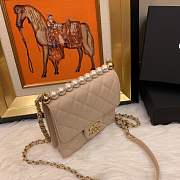 Forubags Flap Chanel Lambskin, Imitation Pearls & Gold-Tone Metal AS0584 Beige - 3