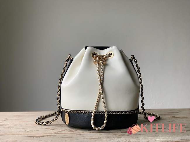 Forubags Chanel Drawstring Bag Lambskin, Grained Calfskin & Gold-Tone Metal AS0373 B00237 white - 1