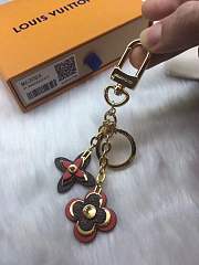 Forubags Louis Vuitton BLOOMING FLOWERS BAG CHARM AND KEY HOLDER M63084 - 4