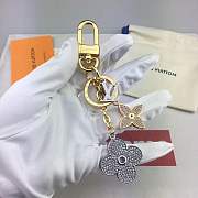 Forubags Louis Vuitton BLOOMING FLOWER STRASS BAG CHARM AND KEY HOLDER M64265 - 1