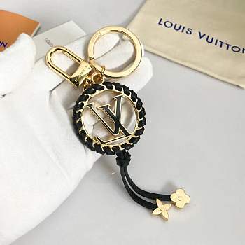 LV VERY BAG CHARM AND KEY HOLDER M63082