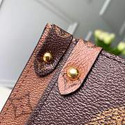 Louis Vuitton Monogram Giant Onthego Tote Bag in Khaki - 5