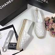 FORUABGS CHANEL LAMBSKIN FLAT SHOES WHITE - 2