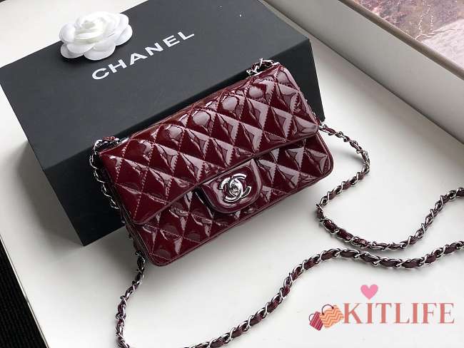 Chanel Lacquer skin burgundy Shoulder bag with silver hardware Size 20cm - 1