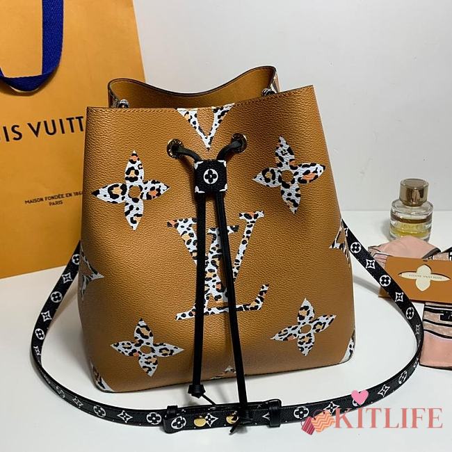 Louis Vuitton NeoNoe Monogram Giant Jungle M44717 - 1