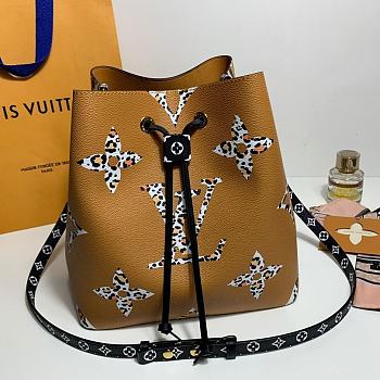 Louis Vuitton NeoNoe Monogram Giant Jungle M44717