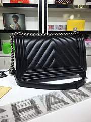 Forubags CHANEL lambskin Chevron Quilted Medium Boy bag Black Retro silver - 5