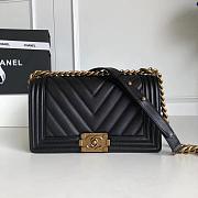 Forubags Chanel Caviar Chevron Quilted Medium Boy Black Bag With Retro gold  - 1