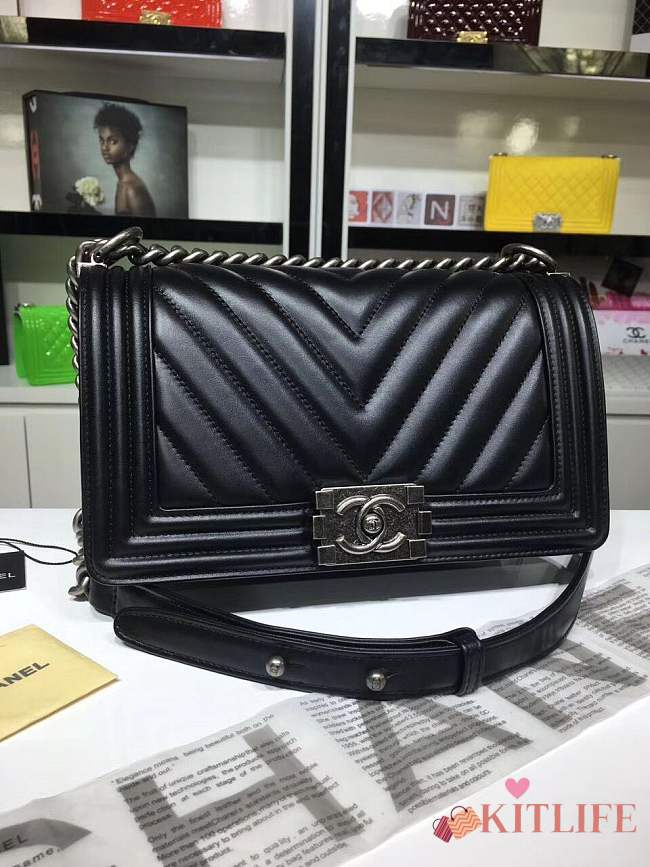Forubags CHANEL lambskin Chevron Quilted Medium Boy bag Black Retro silver - 1