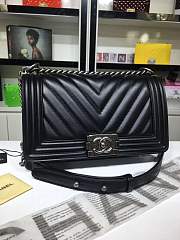 Forubags CHANEL lambskin Chevron Quilted Medium Boy bag Black Retro silver - 1