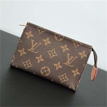 Louis Vuitton Toiletry Pounch 15CM