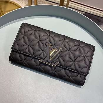  LOUIS VUITTON CAPUCINES WALLET M68590