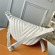 LOUIS VUITTON NEW WAVE BUMBAG WHITE M53861 - 3