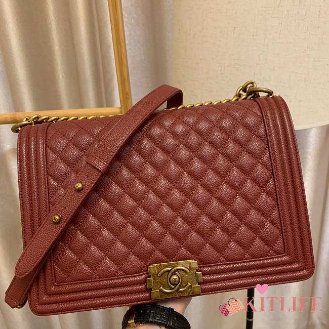 Chanel Boy bag in Burgundy Caviar Leather with Retro Gold Hardware 30cm - 1