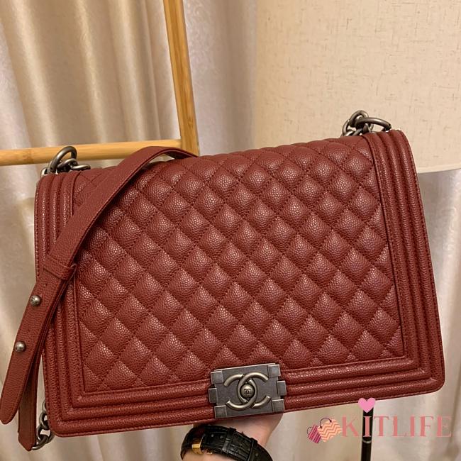 Chanel Boy bag in Burgundy Caviar Leather with Retro Silver Hardware 30cm - 1