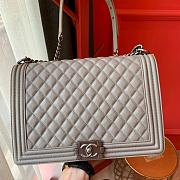 Chanel Boy bag in Grey Caviar Leather with Retro Silver Hardware 30cm - 3