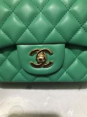 Chanel mini flap bag Lambskin & Gold-Tone Metal Green - 2