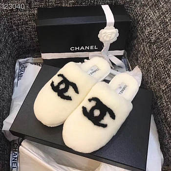 Forubags-1 Chanel fur slippers