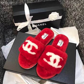 Forubags-2 Chanel fur slippers