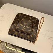 LOUIS VUITTON POUCH - 5