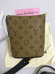 Louis Vuitton Monogram Reverse Bento Box Bag M43518 - 5