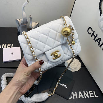 CHANEL FLAP BAG #AS1786 17CM WHITE