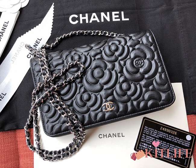 CHANEL CAMELLIA WOC BLACK - 1