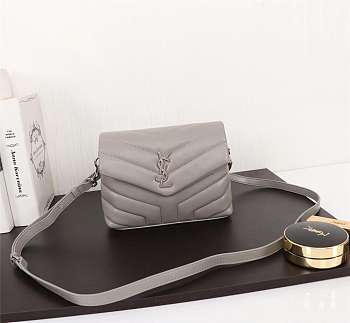 SAINT LAURENT BAG LOULOU IN GREY 20X14X7CM